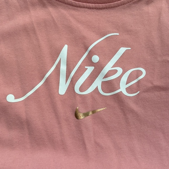 Women’s Nike workout tank - Picture 2 of 3